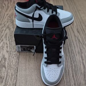 Nike Kids Low-Top Sneakers White, Gray, Black with Red Accent